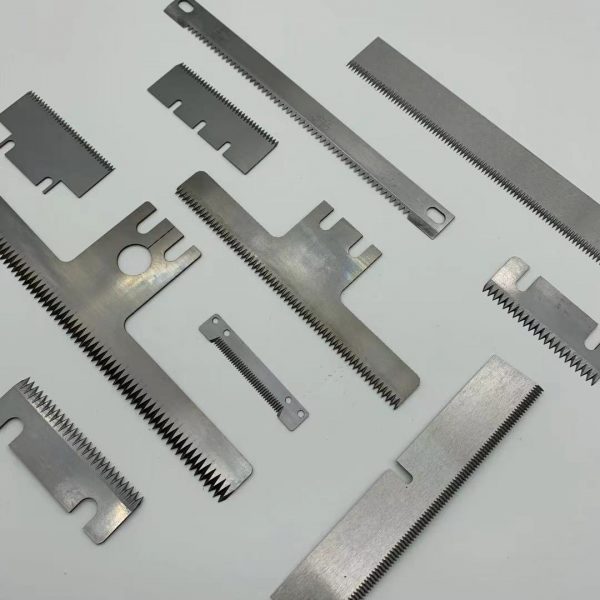 serrated cutters for packaging